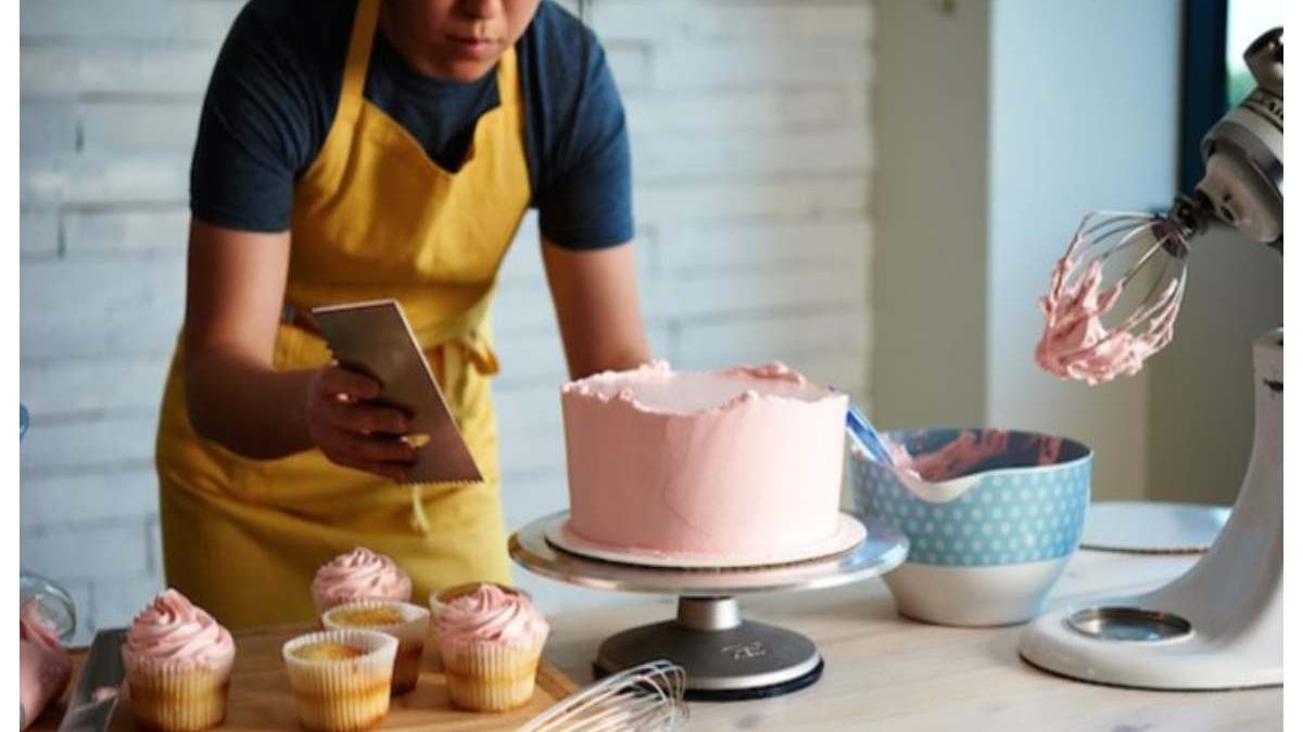 how-to-start-a-bakery-from-home-techies-line-2021